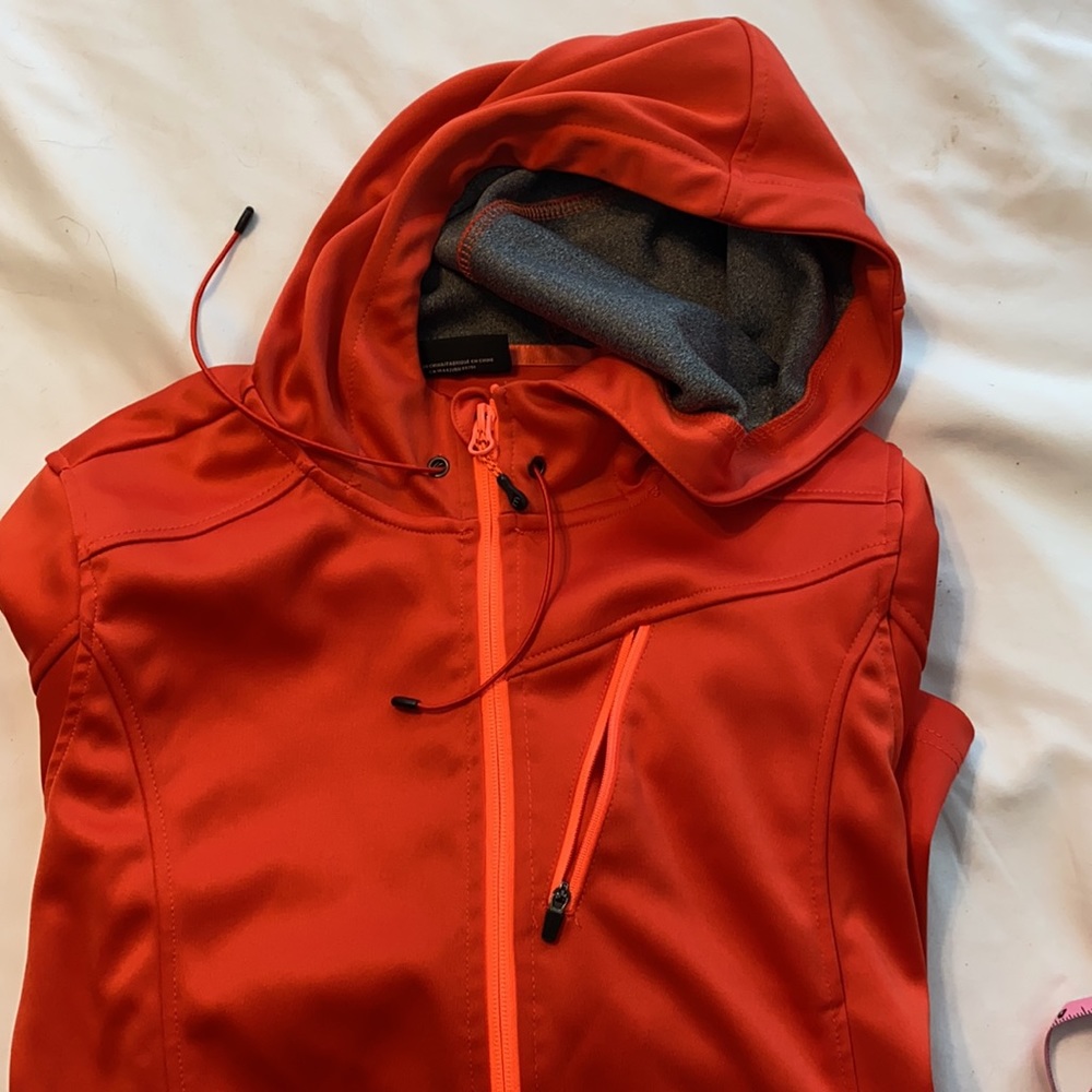 Large orange Mondetta jacket